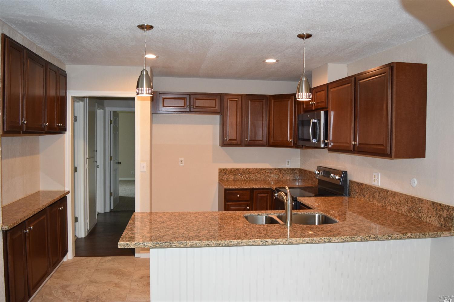 1055 Mockingbird Ct, Fairfield, CA 94533 photo 3