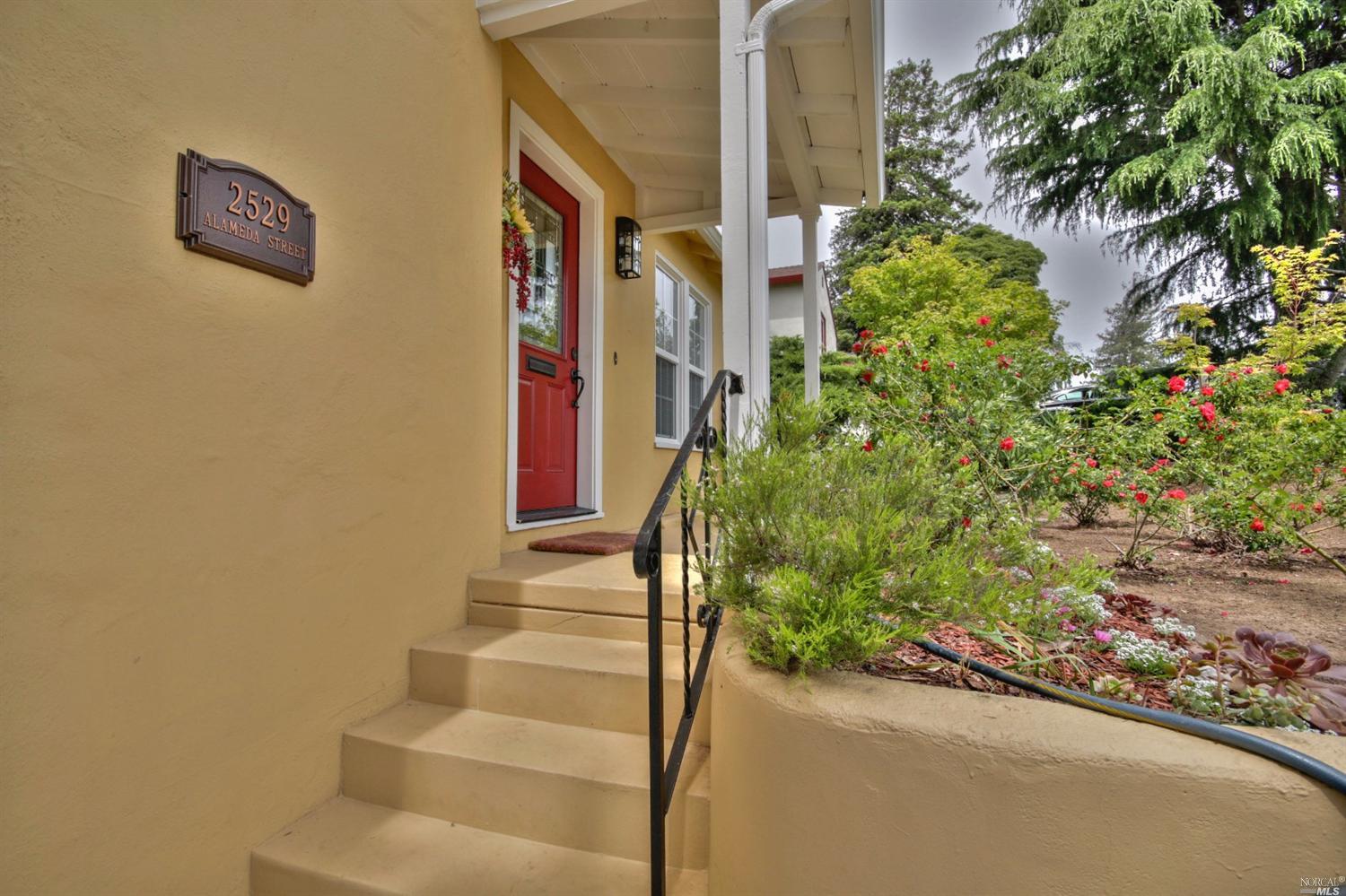 2529 Alameda St, Vallejo, CA 94590 photo 2