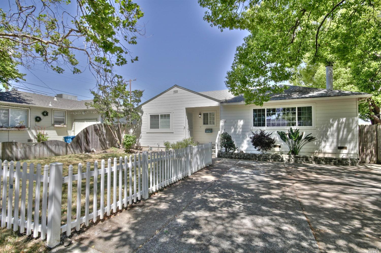 904 Mariposa St, Vallejo, CA 94590 photo 1