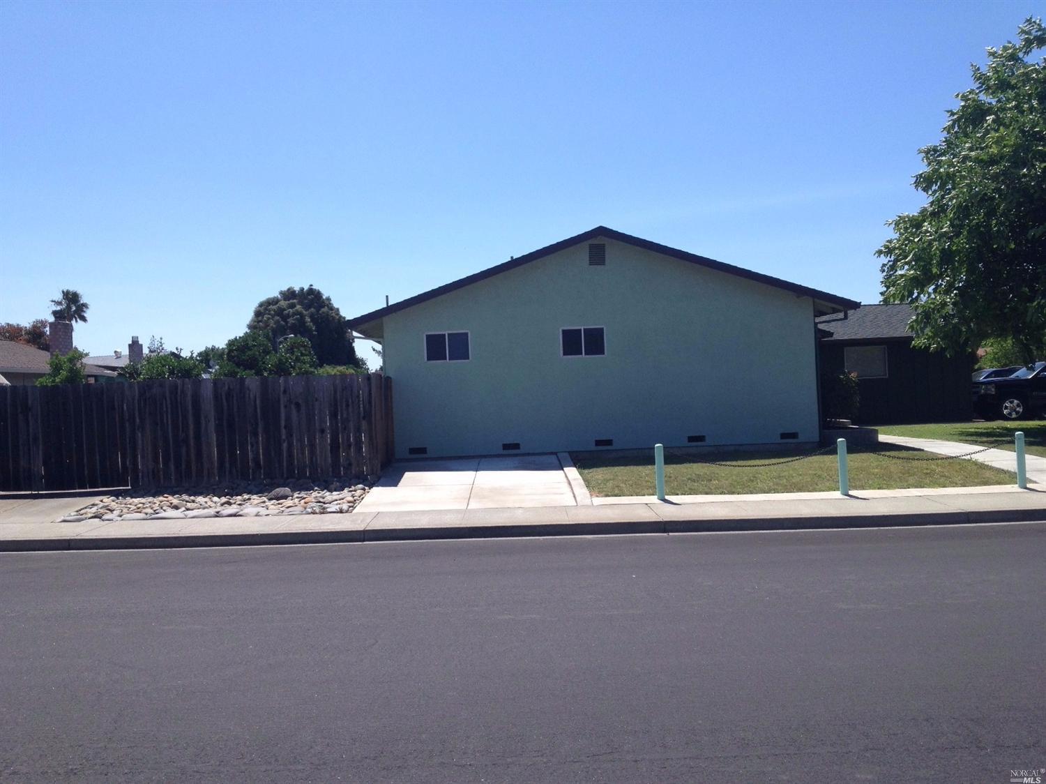 171 Rutherford Dr, Vacaville, CA 95687 photo 2