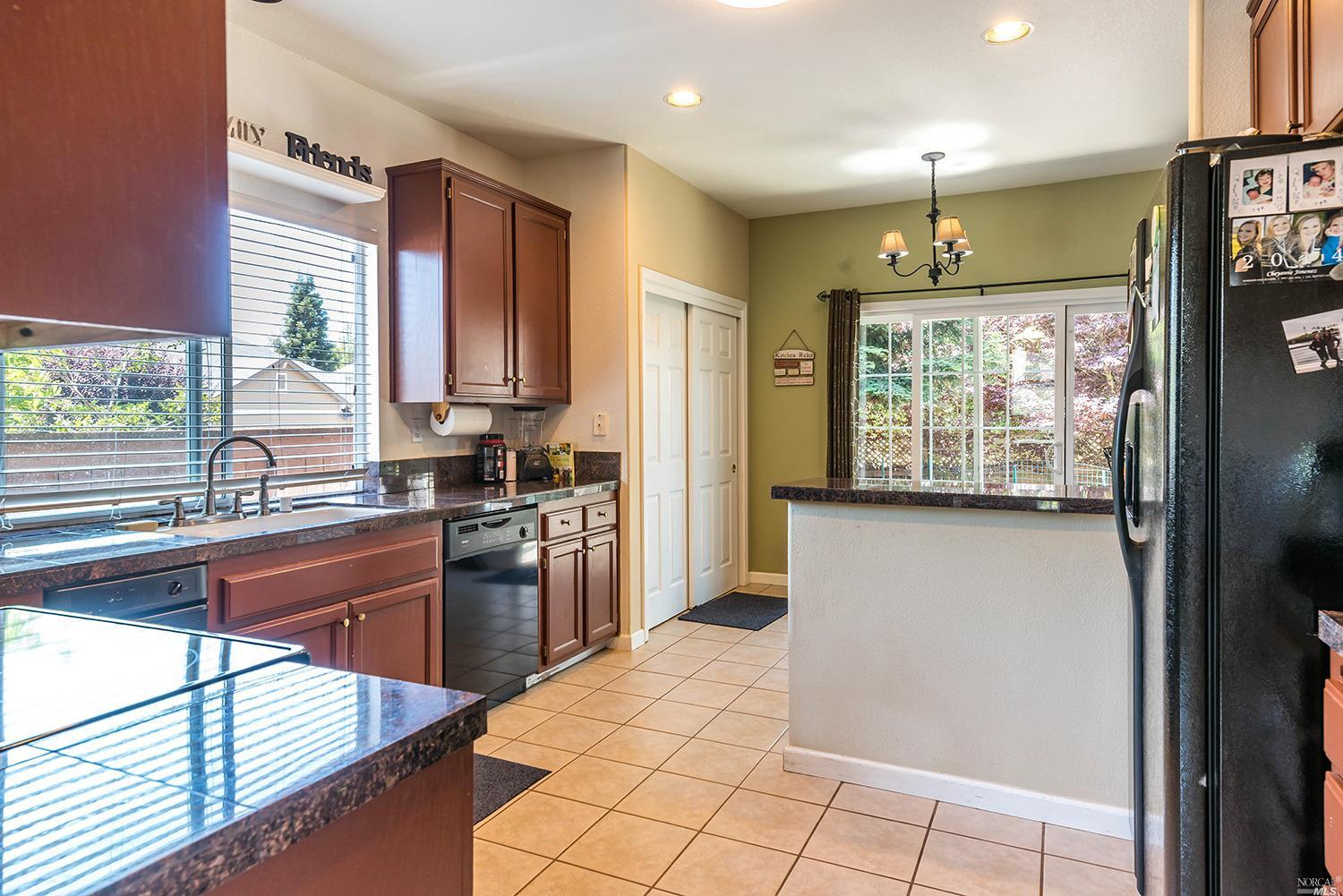 1069 Elsbree Ln, Windsor, CA 95492 photo 8