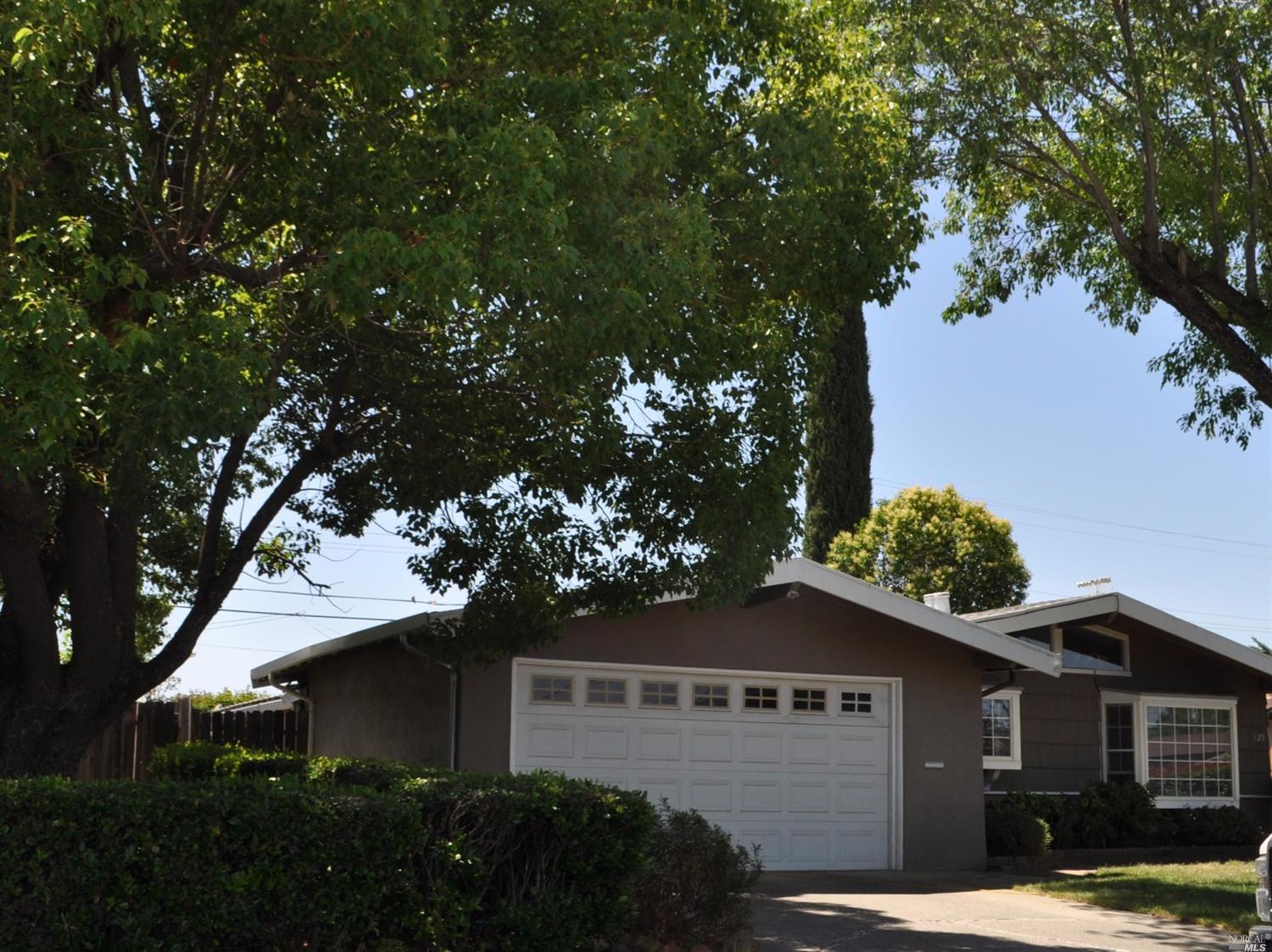 129 Deodara St, Vacaville, CA 95688 photo 1