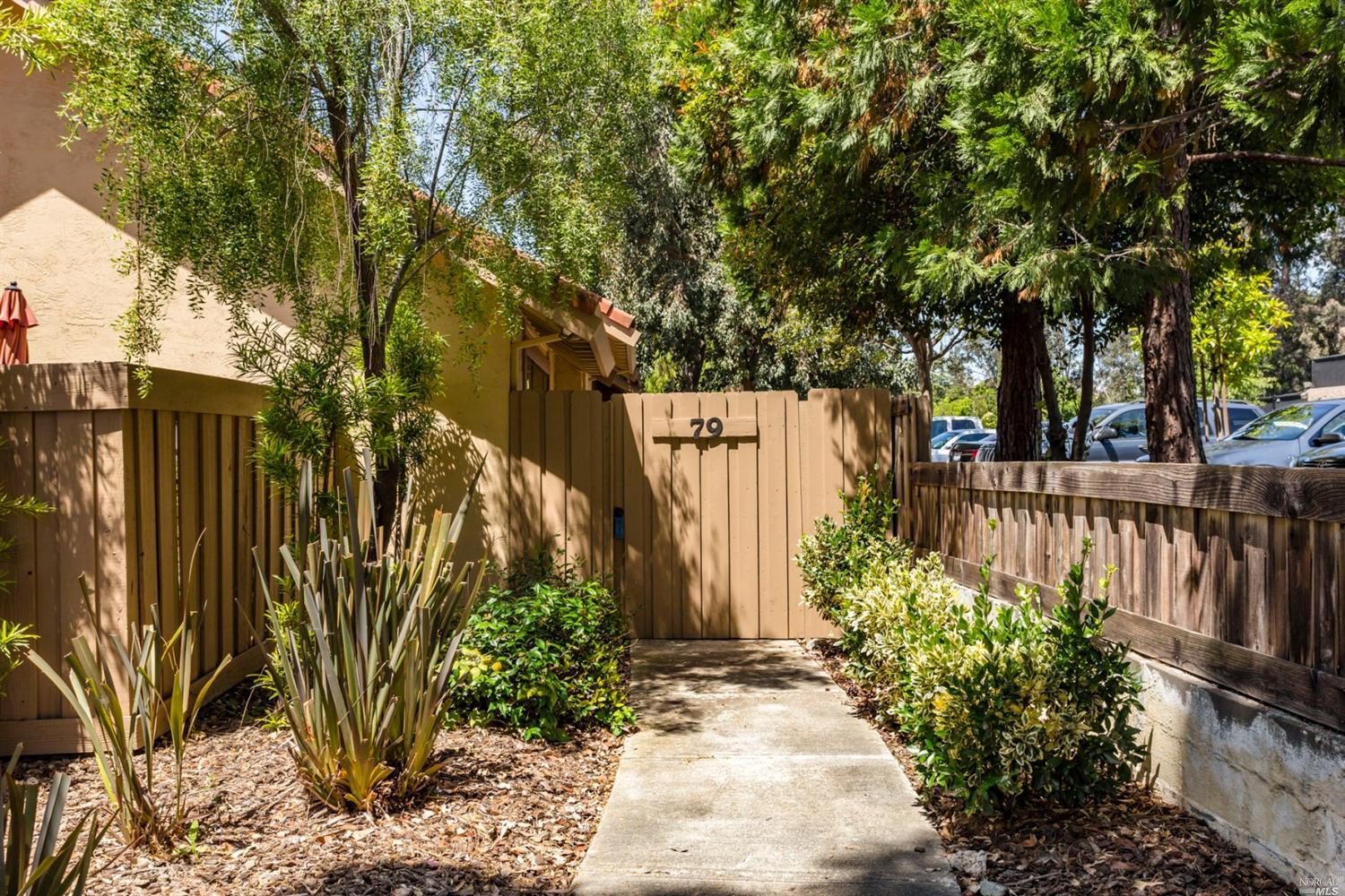 79 Del Prado Cir, Fairfield, CA 94533 photo 2