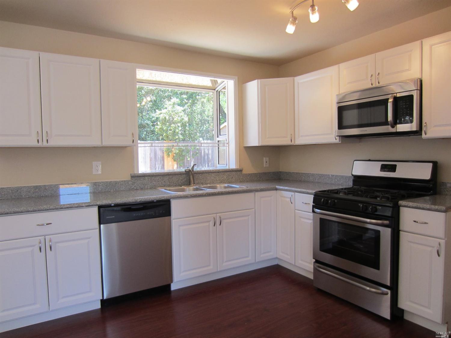 530 Bluebird Dr, Windsor, CA 95492 photo 6