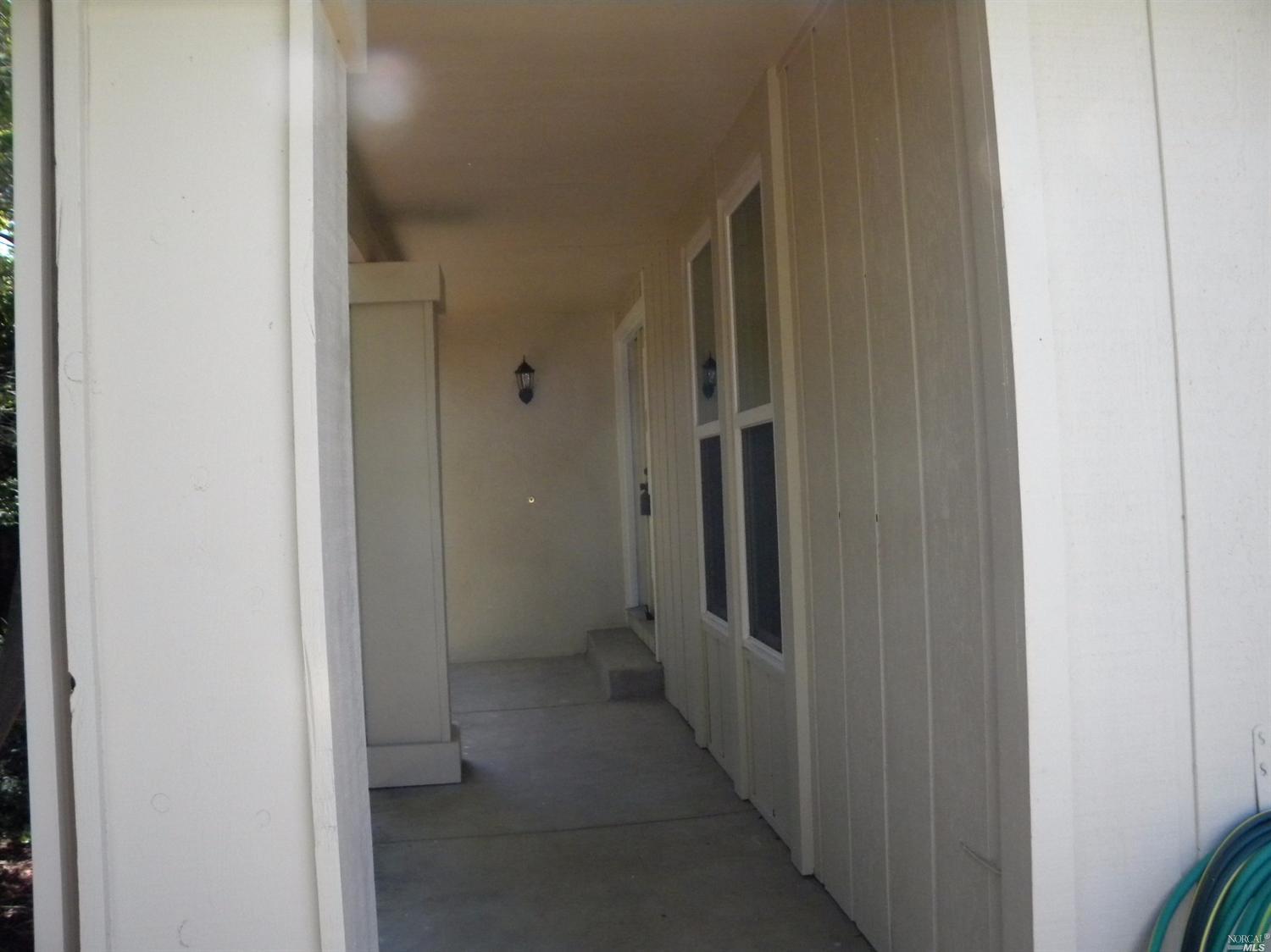 111 Louise Ct, Vallejo, CA 94590 photo 2