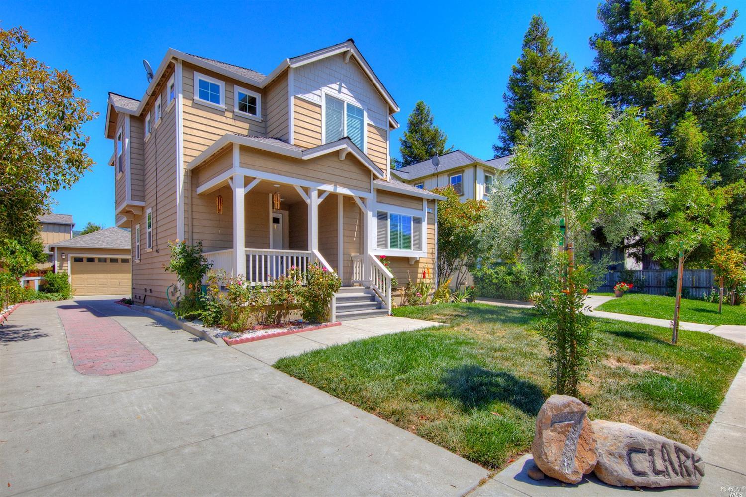 7 Clark Ave, Cloverdale, CA 95425 photo 2