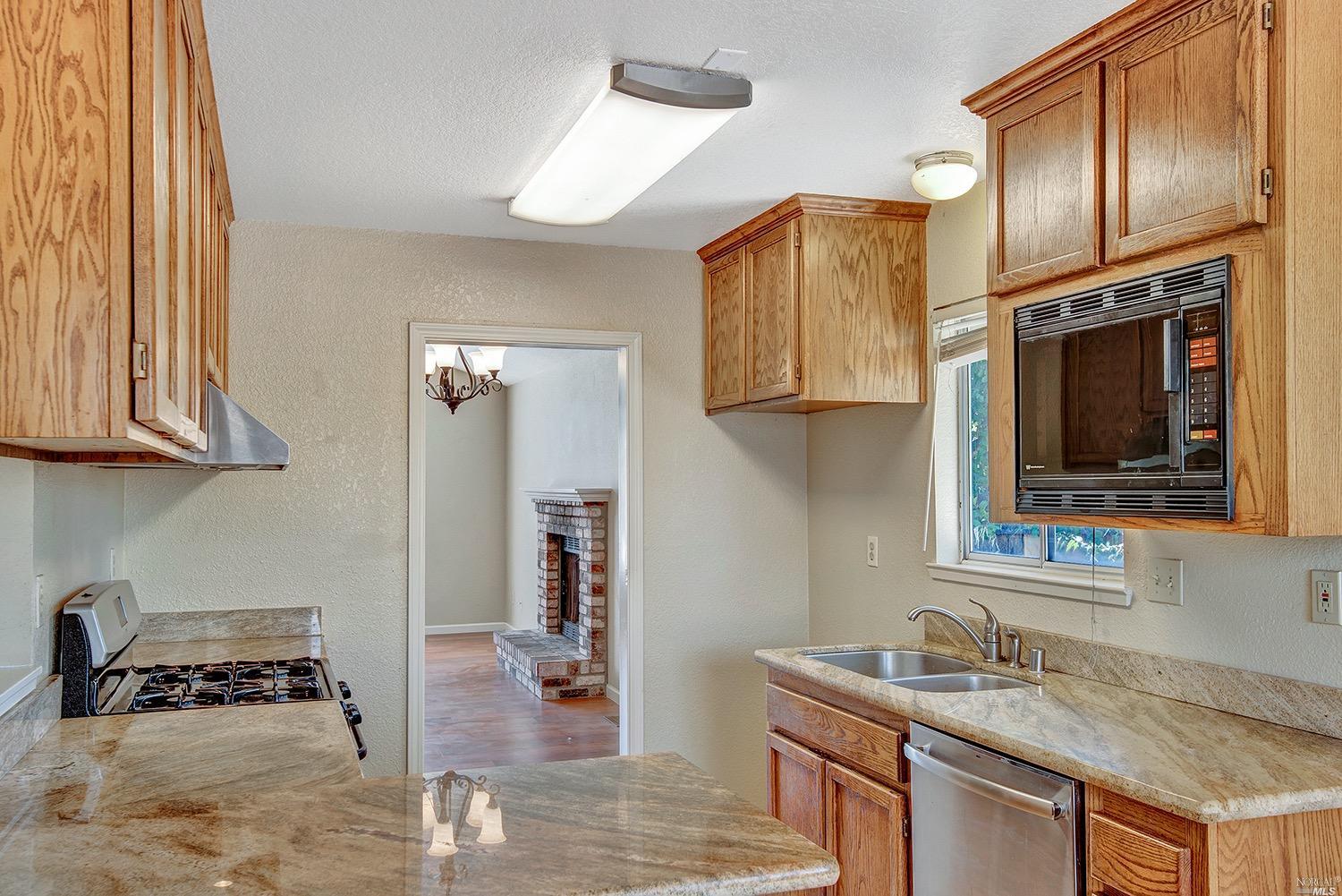 7801 Sparrow Ct, Windsor, CA 95492 photo 8