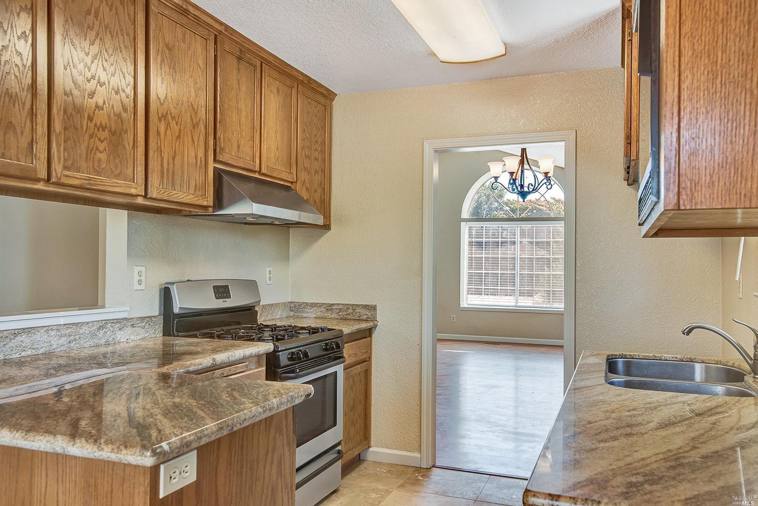 7801 Sparrow Ct, Windsor, CA 95492 photo 7