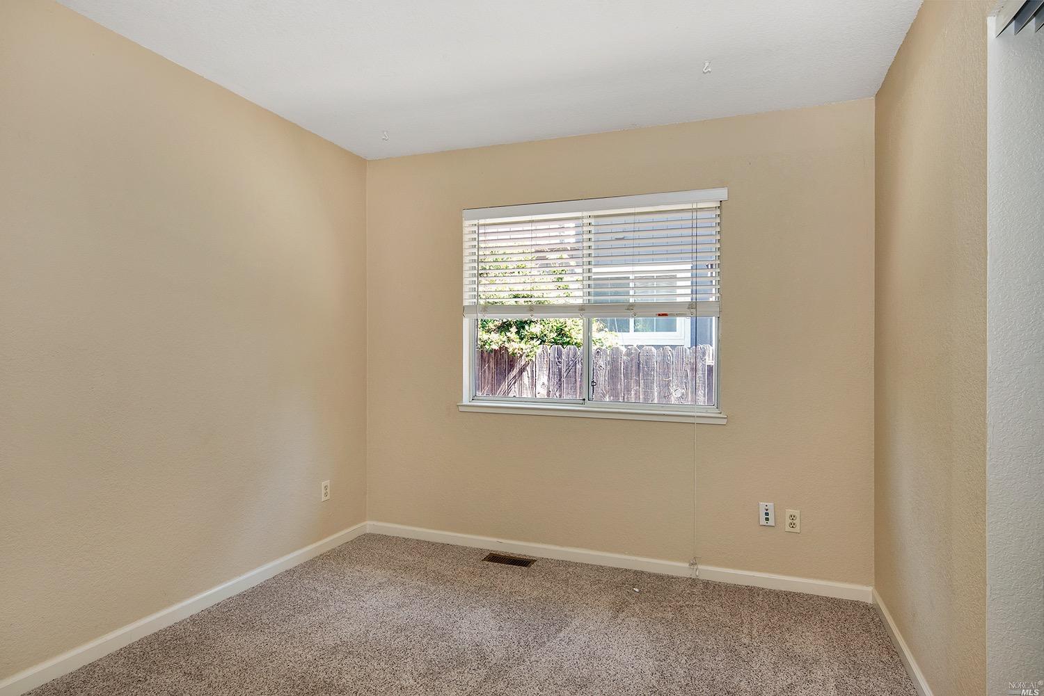 7801 Sparrow Ct, Windsor, CA 95492 photo 13