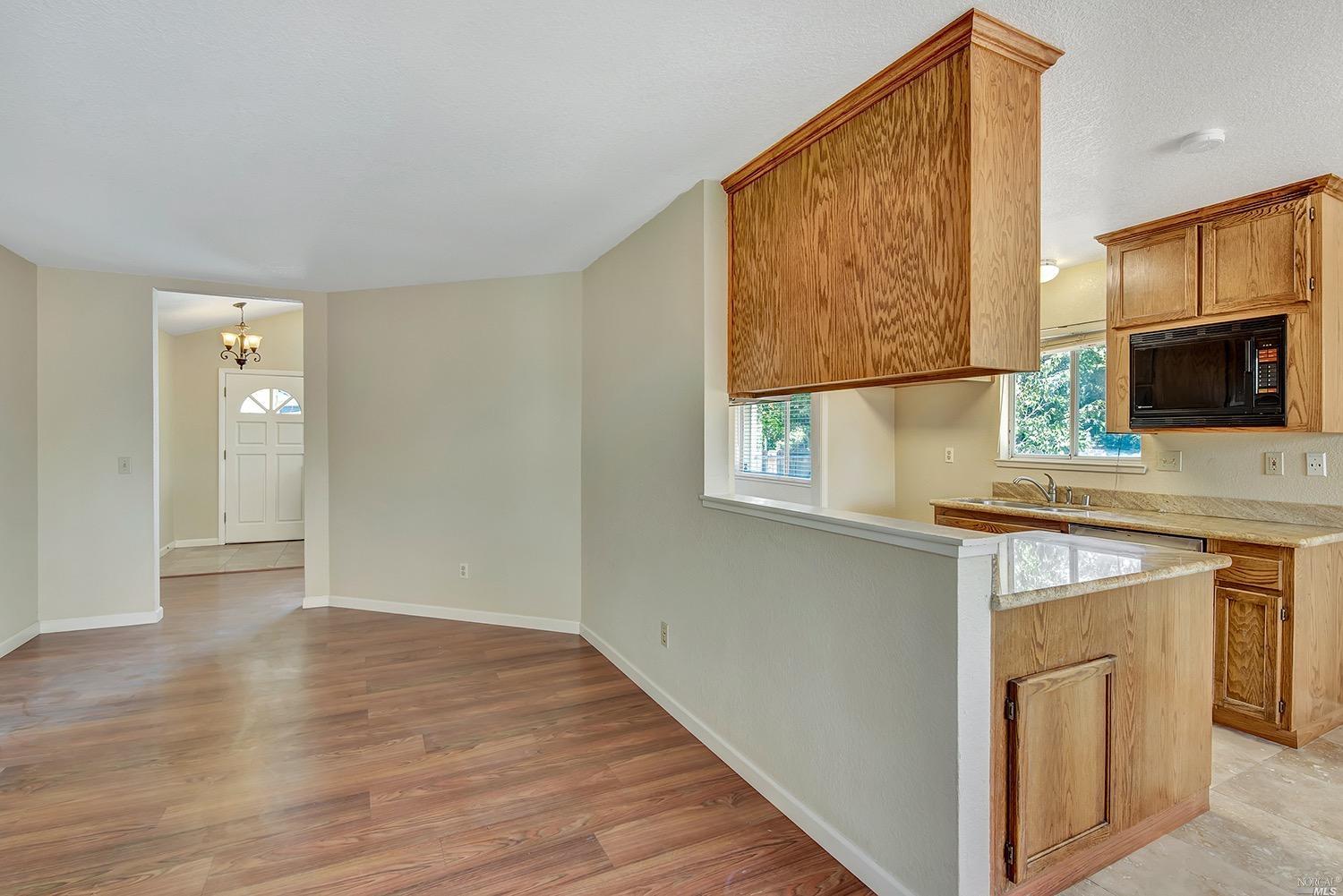 7801 Sparrow Ct, Windsor, CA 95492 photo 11