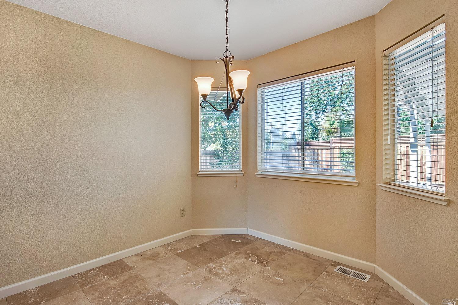 7801 Sparrow Ct, Windsor, CA 95492 photo 10