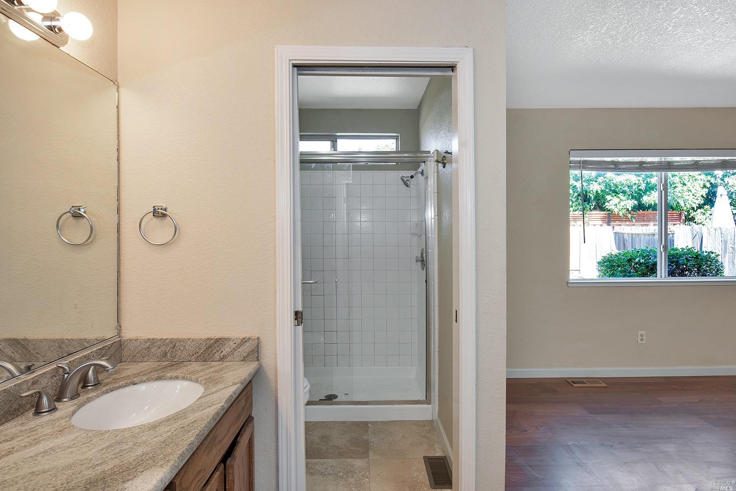 7801 Sparrow Ct, Windsor, CA 95492 photo 18