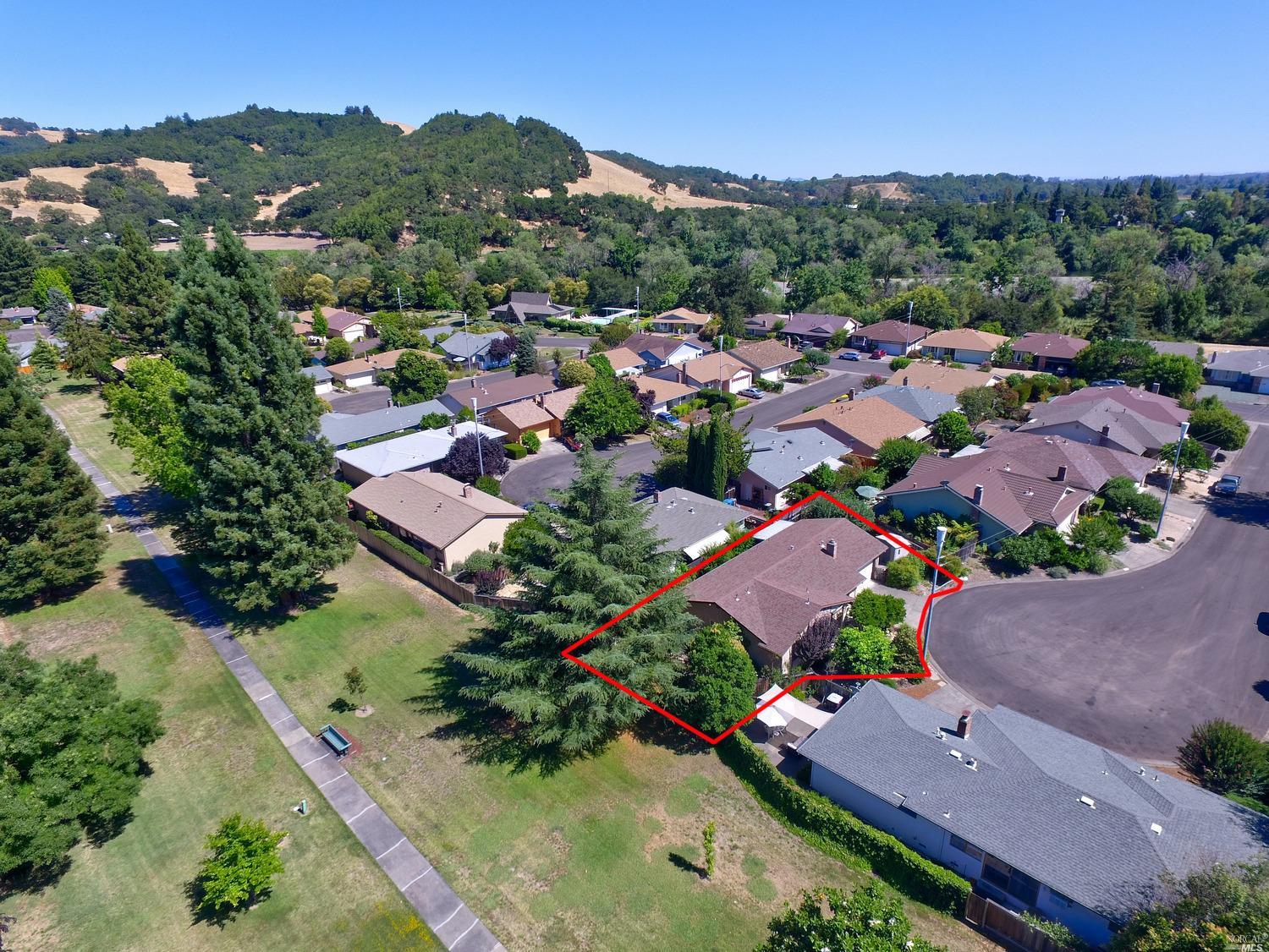 224 Sequoia Cir, Healdsburg, CA 95448 photo 2