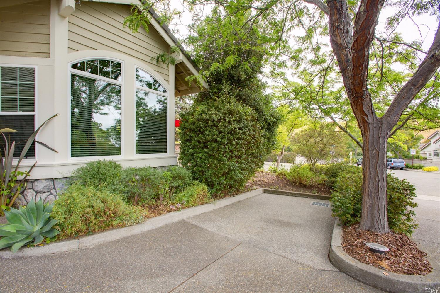 131 Windsor Dr, Petaluma, CA 94952 photo 2