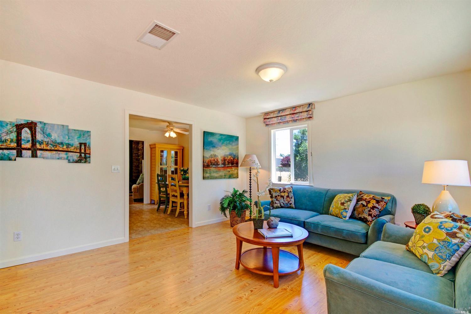 8036 Dove Ln, Windsor, CA 95492 photo 4