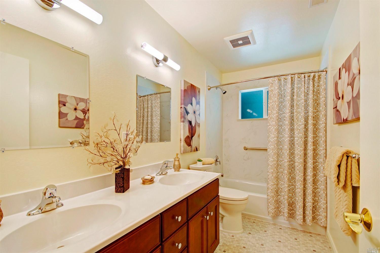 8036 Dove Ln, Windsor, CA 95492 photo 11