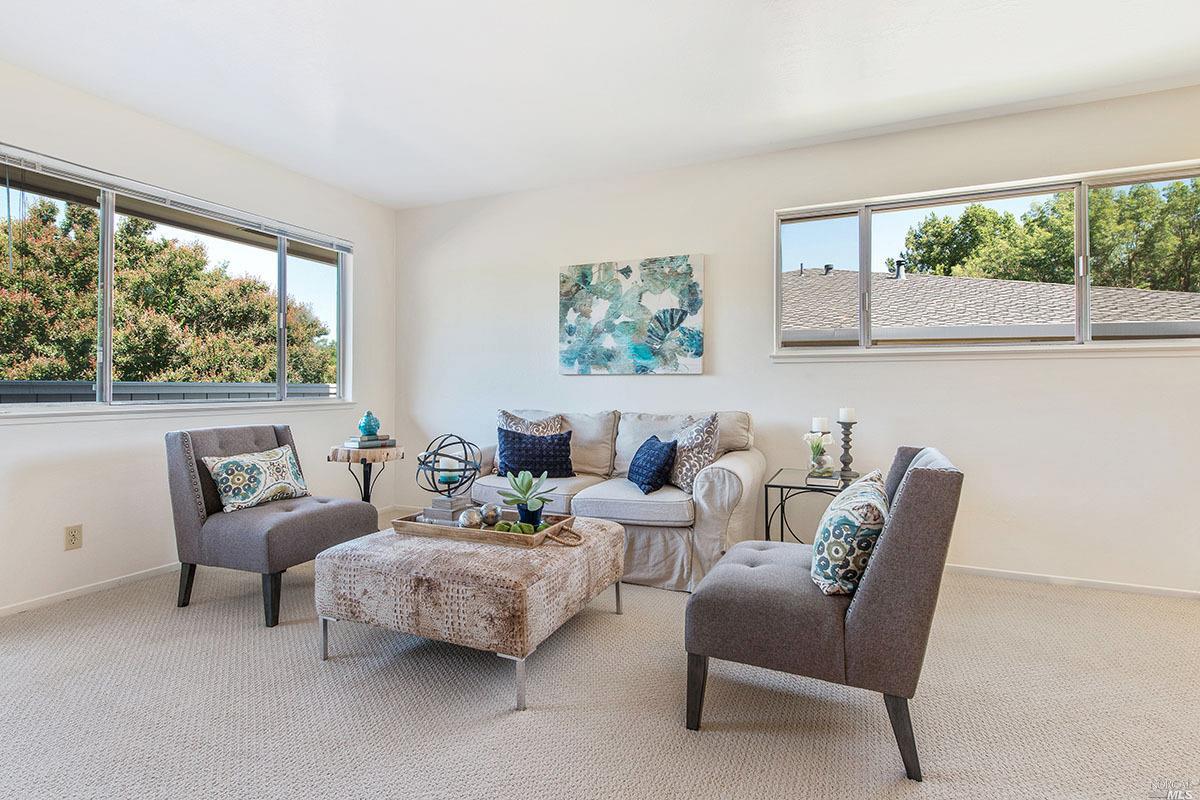 26 Trinity Dr, Novato, CA 94947 photo 2
