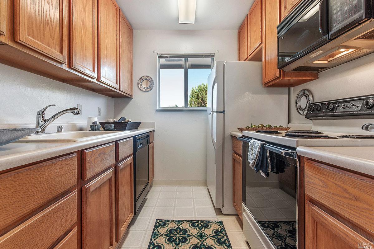 26 Trinity Dr, Novato, CA 94947 photo 8