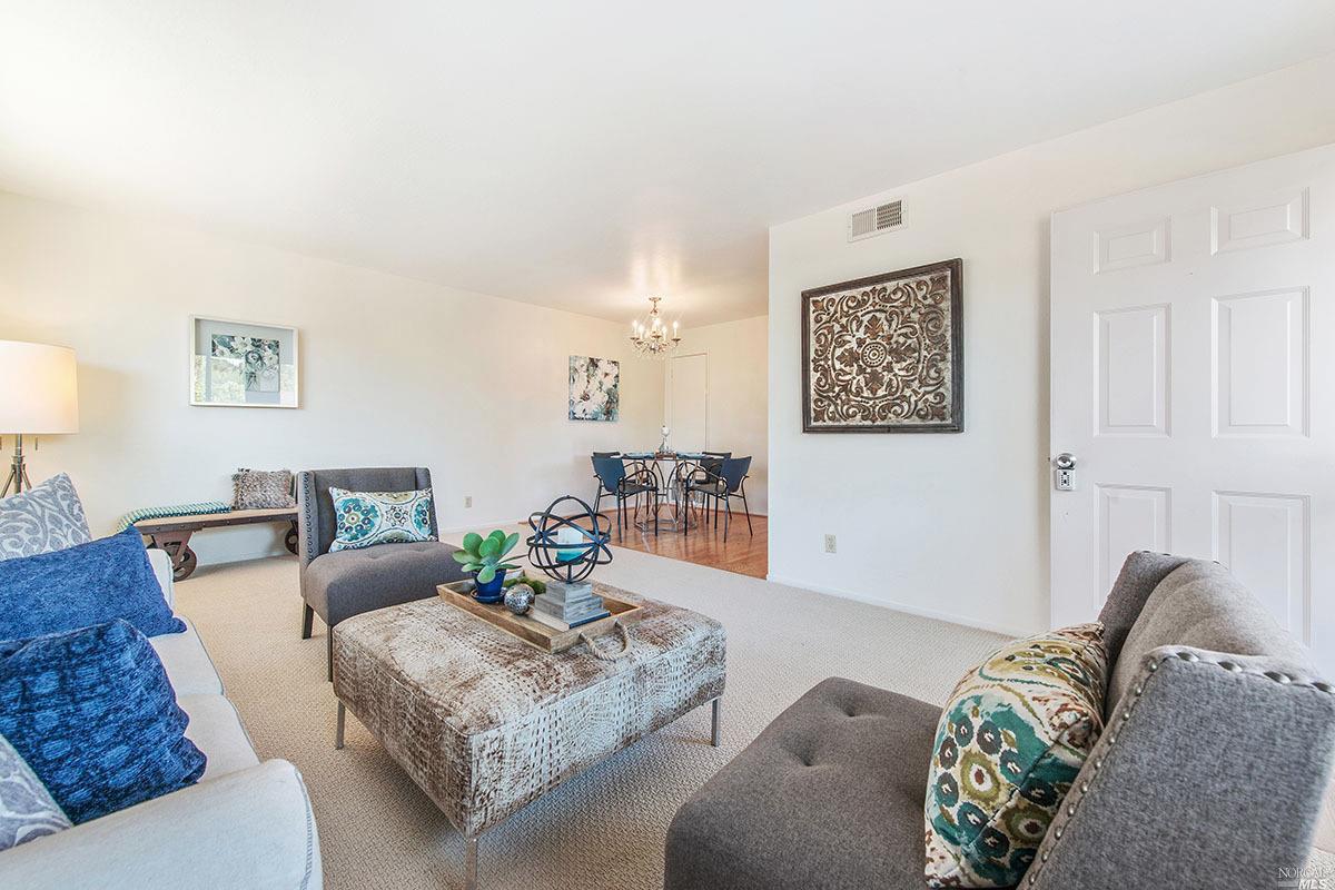 26 Trinity Dr, Novato, CA 94947 photo 4