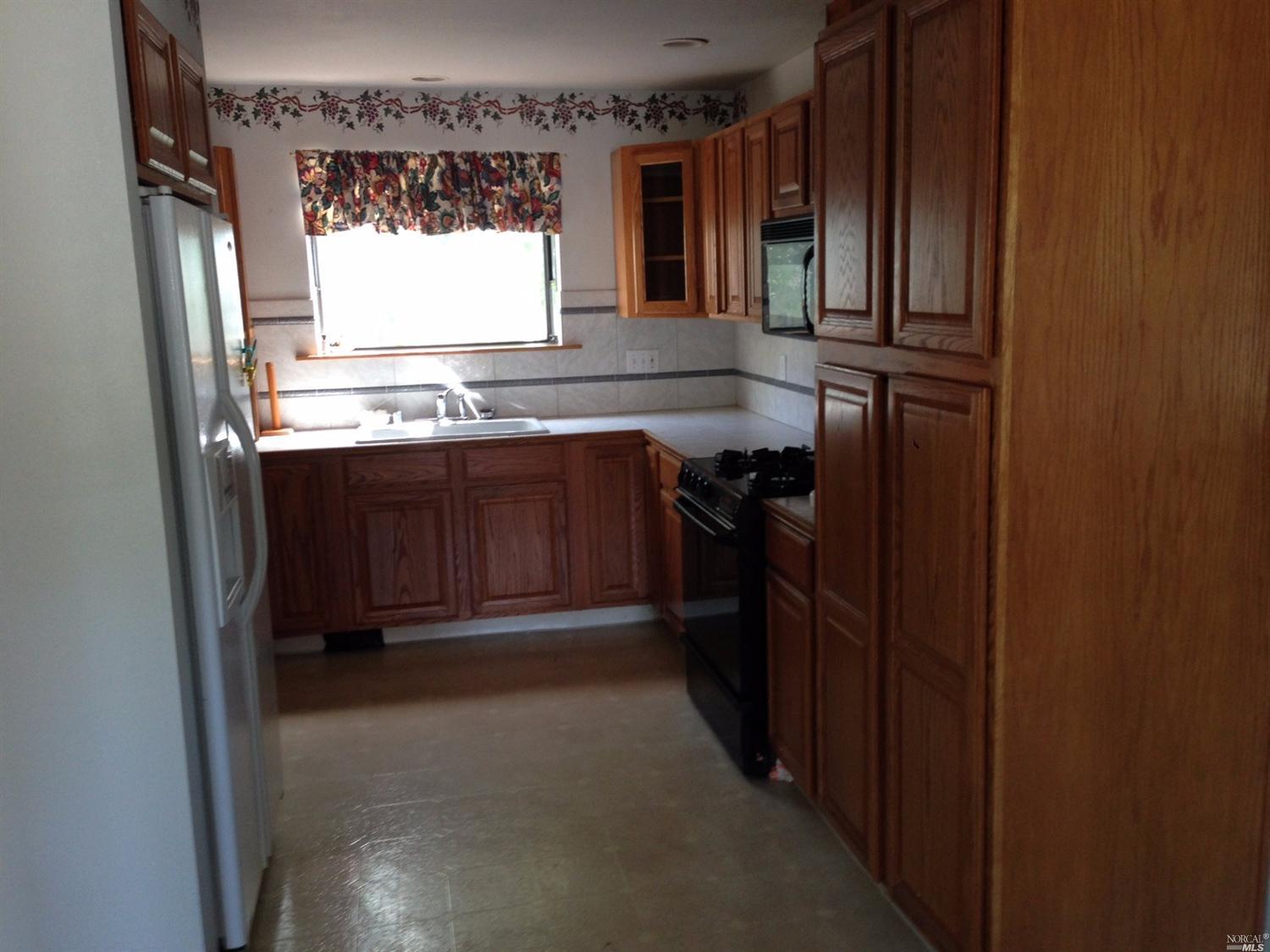 1676 G St, Napa, CA 94559 photo 3