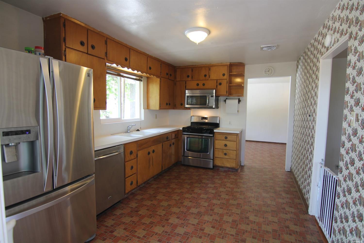 305 Imperial Dr, Cloverdale, CA 95425 photo 8