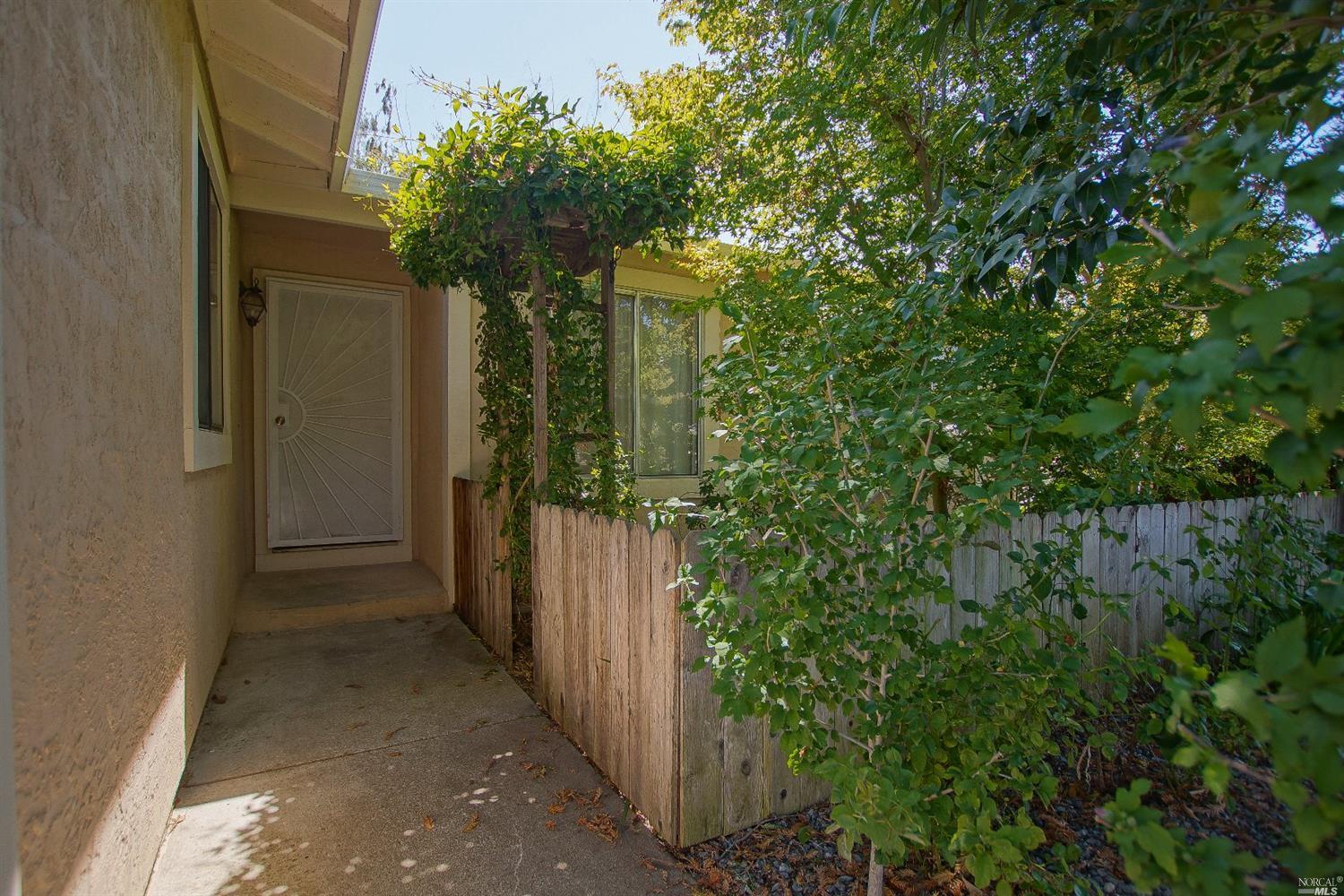 540 Silverado Cir, Fairfield, CA 94534 photo 2
