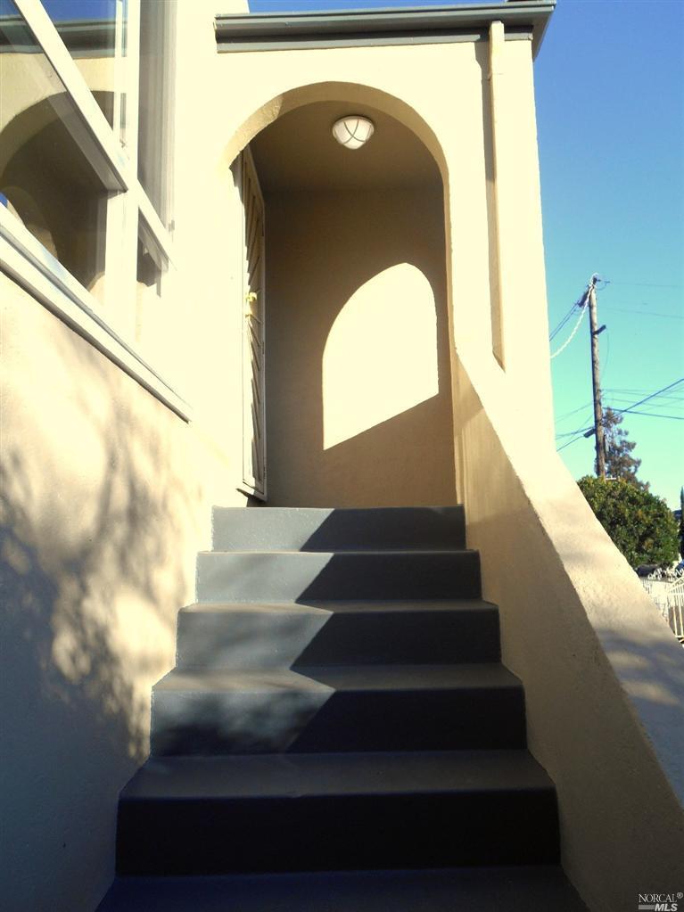 208 Benicia Rd, Vallejo, CA 94590 photo 2