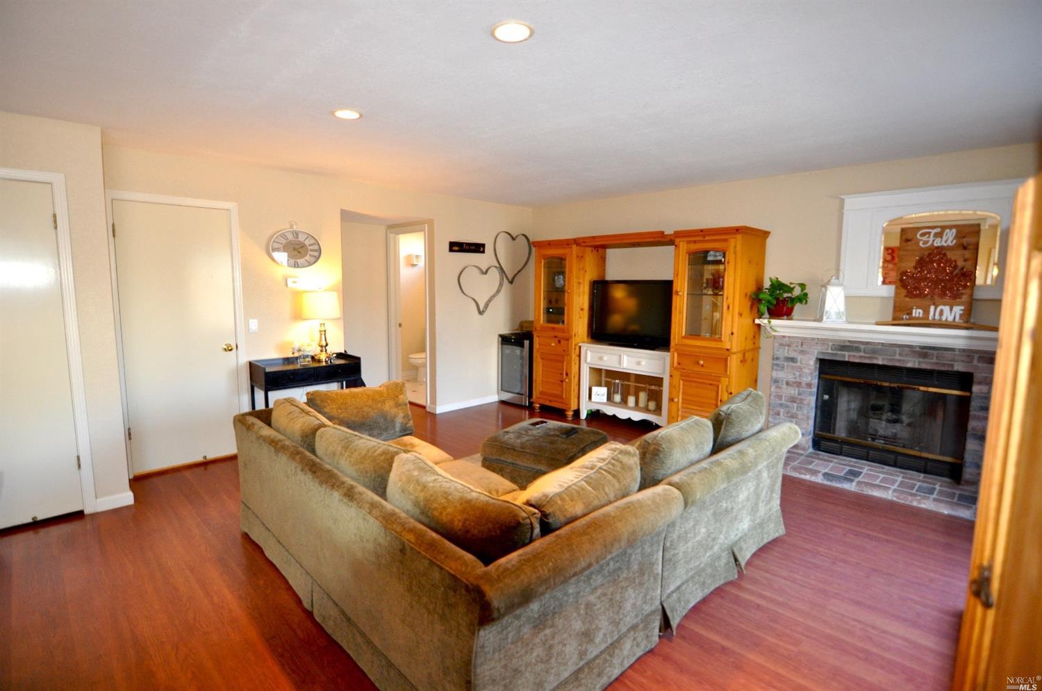 109 Melva Ct, Windsor, CA 95492 photo 8