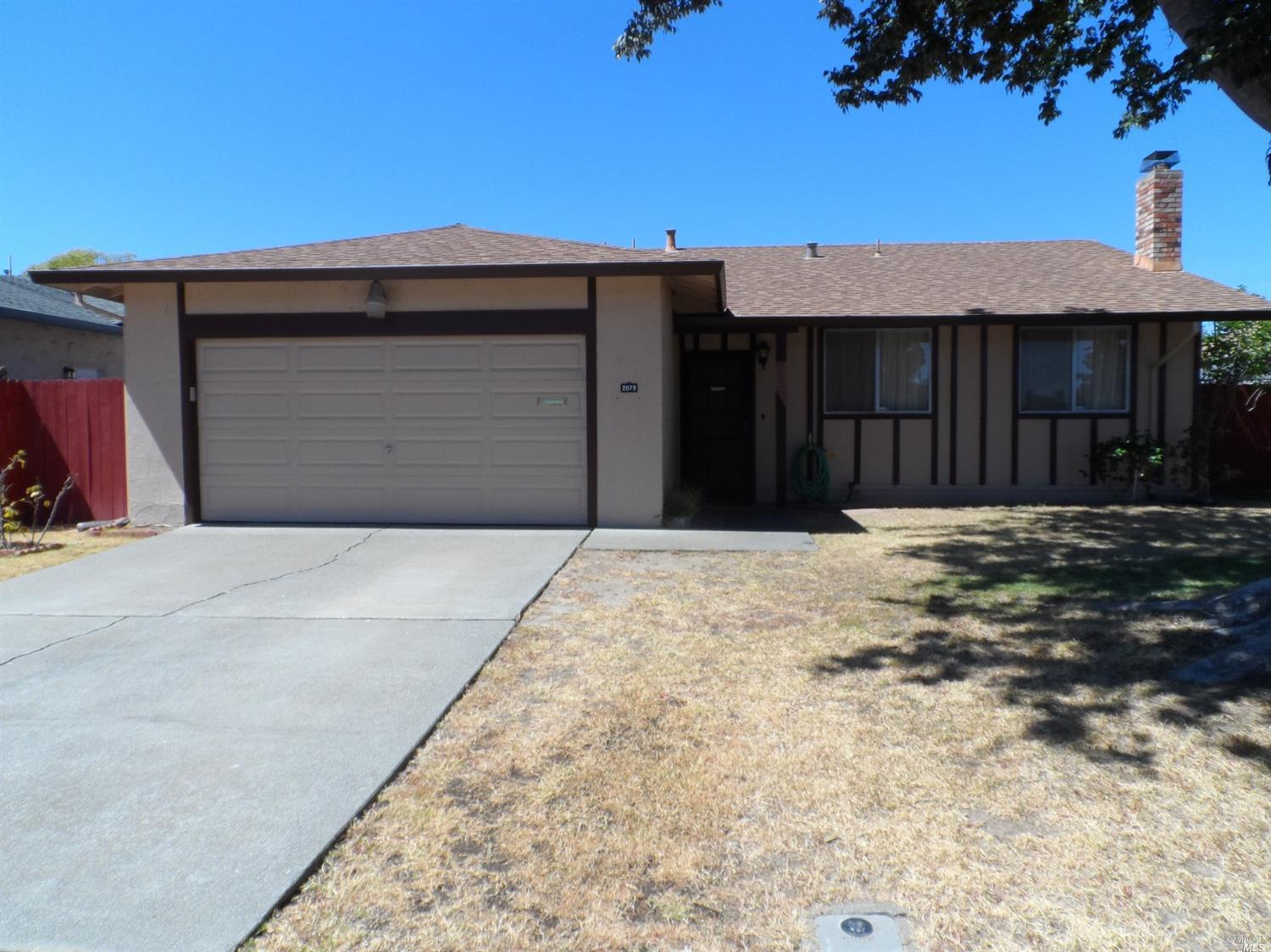 2079 Falcon Dr, Fairfield, CA 94533 photo 2