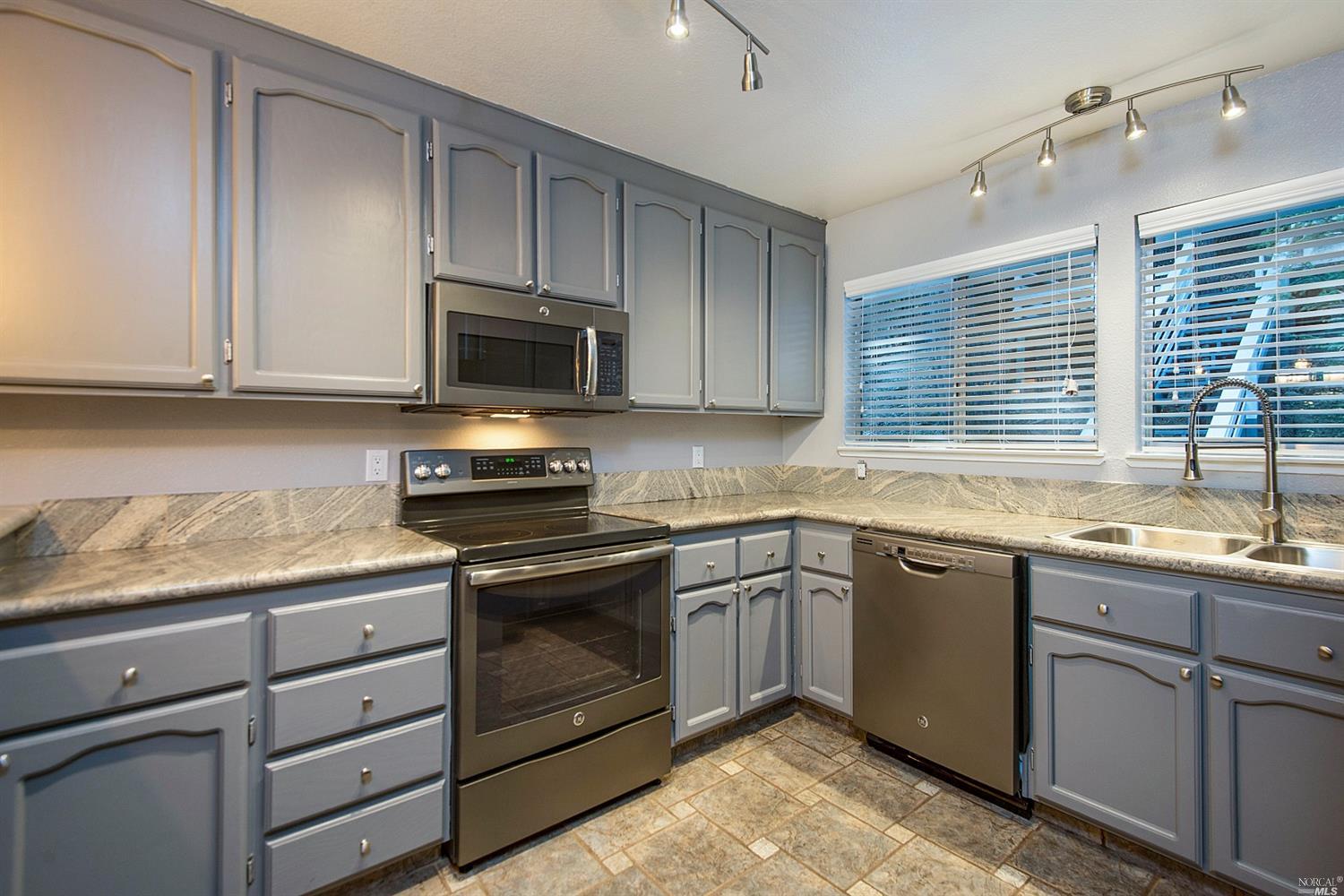 10515 Rosa Trl, Kelseyville, CA 95451 photo 2