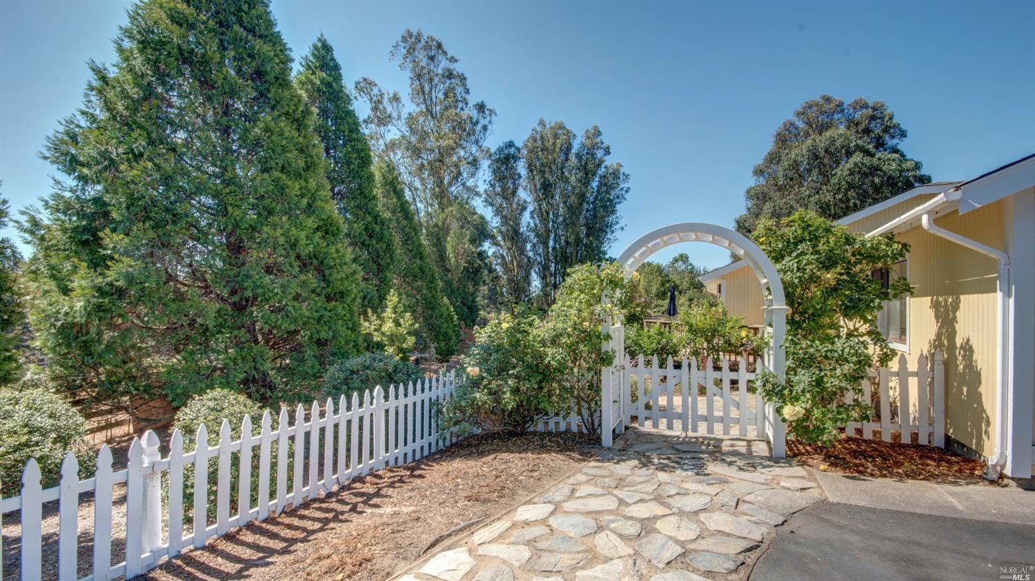 40 Everett Rd, Petaluma, CA 94952 photo 2