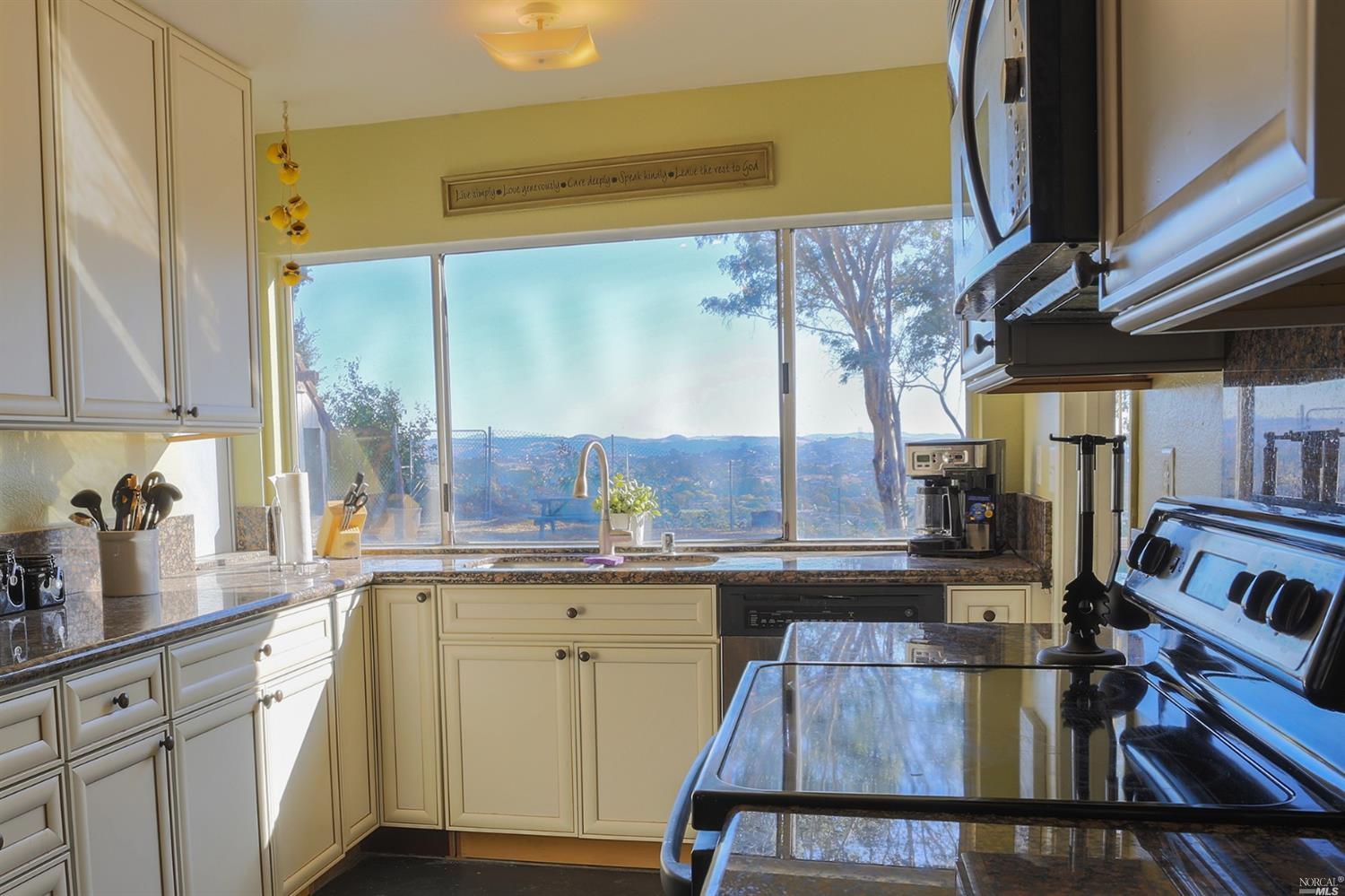 385 Locust Dr, Vallejo, CA 94591 photo 4