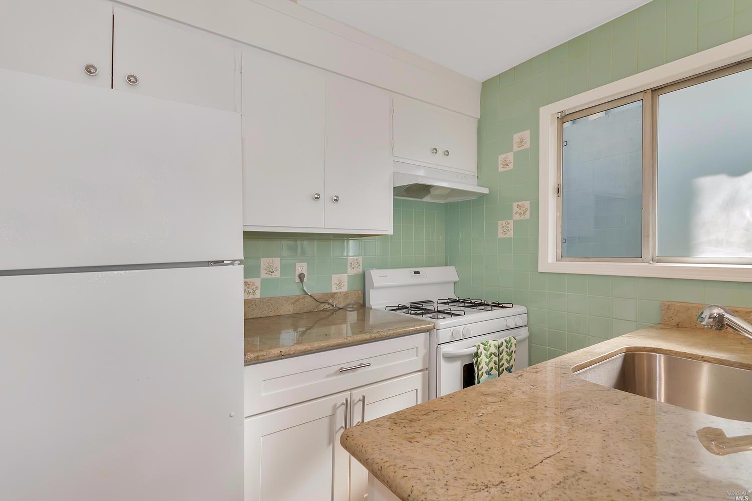 646 Everett Pl, Vallejo, CA 94590 photo 9
