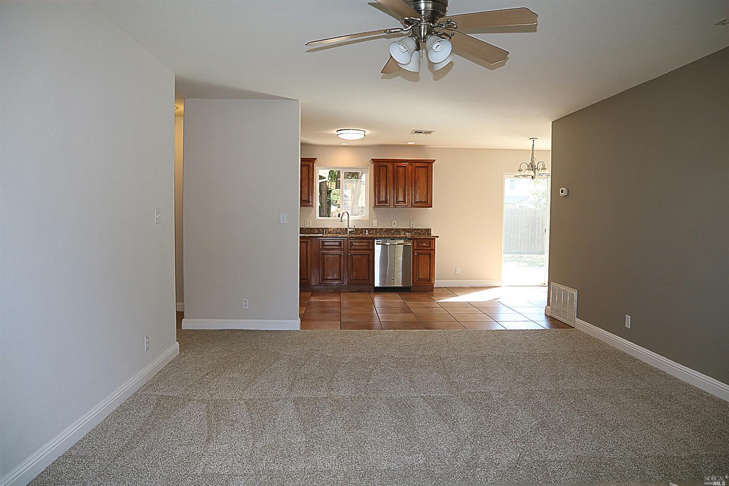 309 W H St, Dixon, CA 95620 photo 5