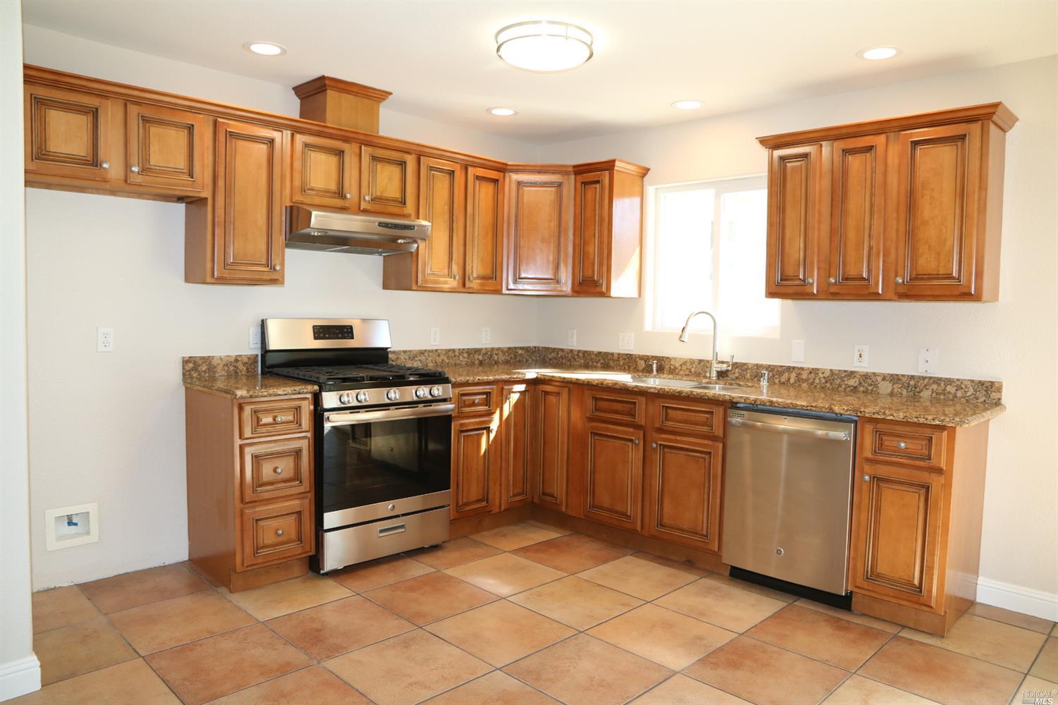 309 W H St, Dixon, CA 95620 photo 6
