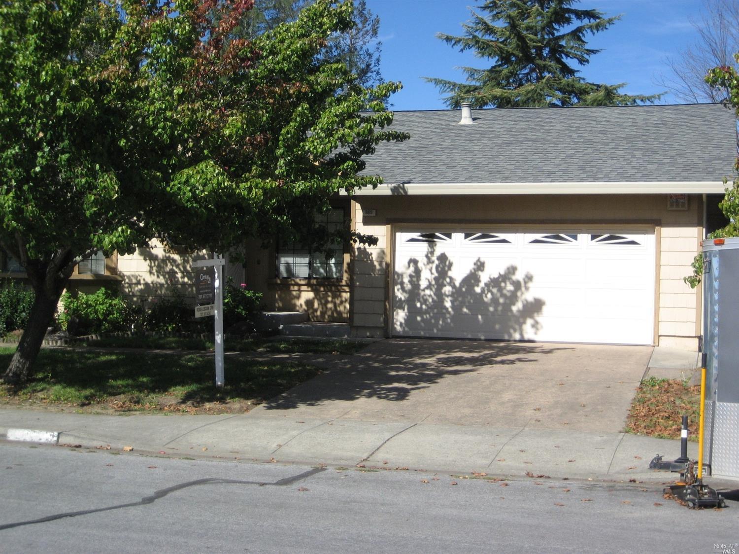 889 Natalie Dr, Windsor, CA 95492 photo 2