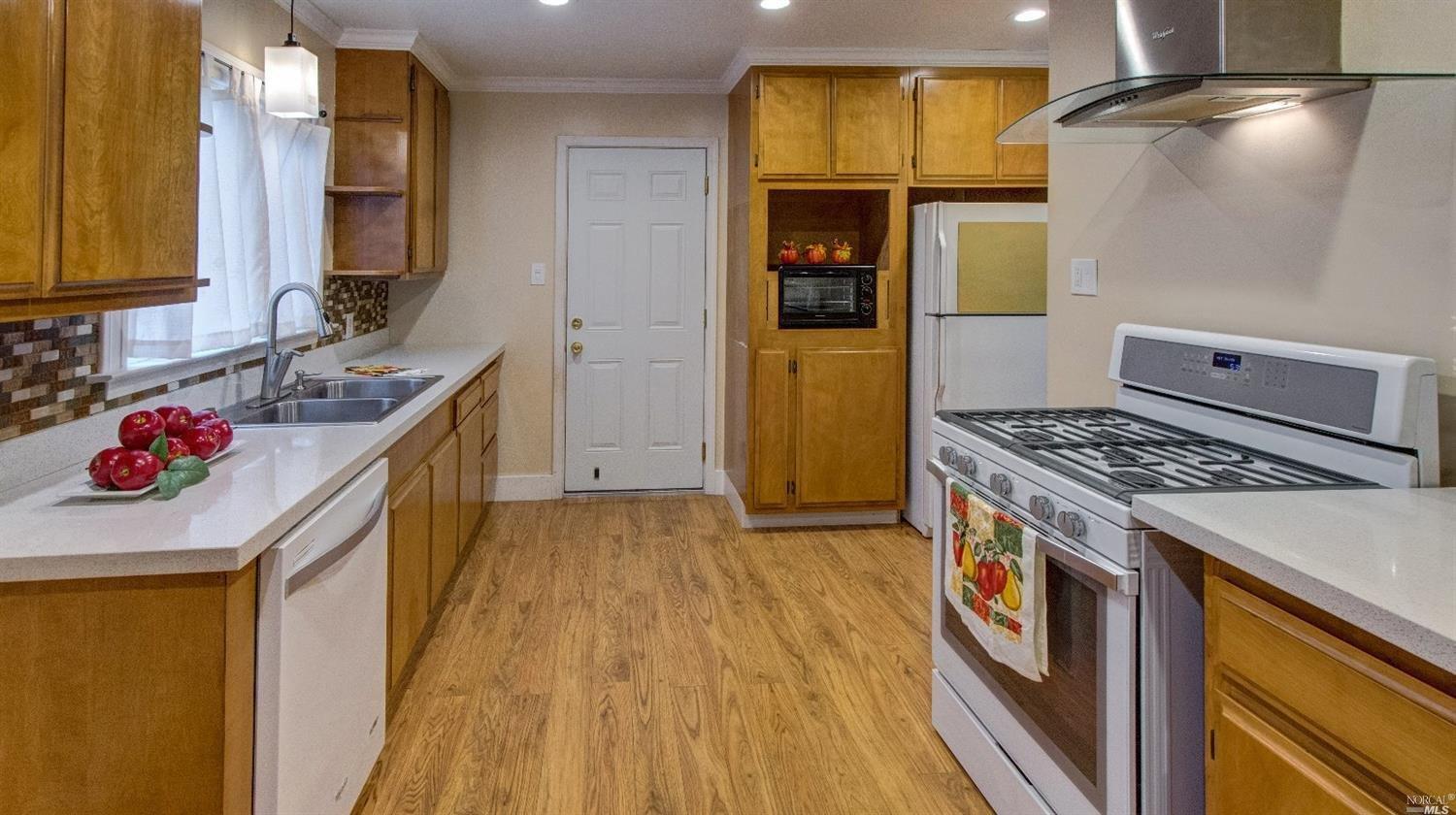 108 Lois Ln, Vallejo, CA 94590 photo 9
