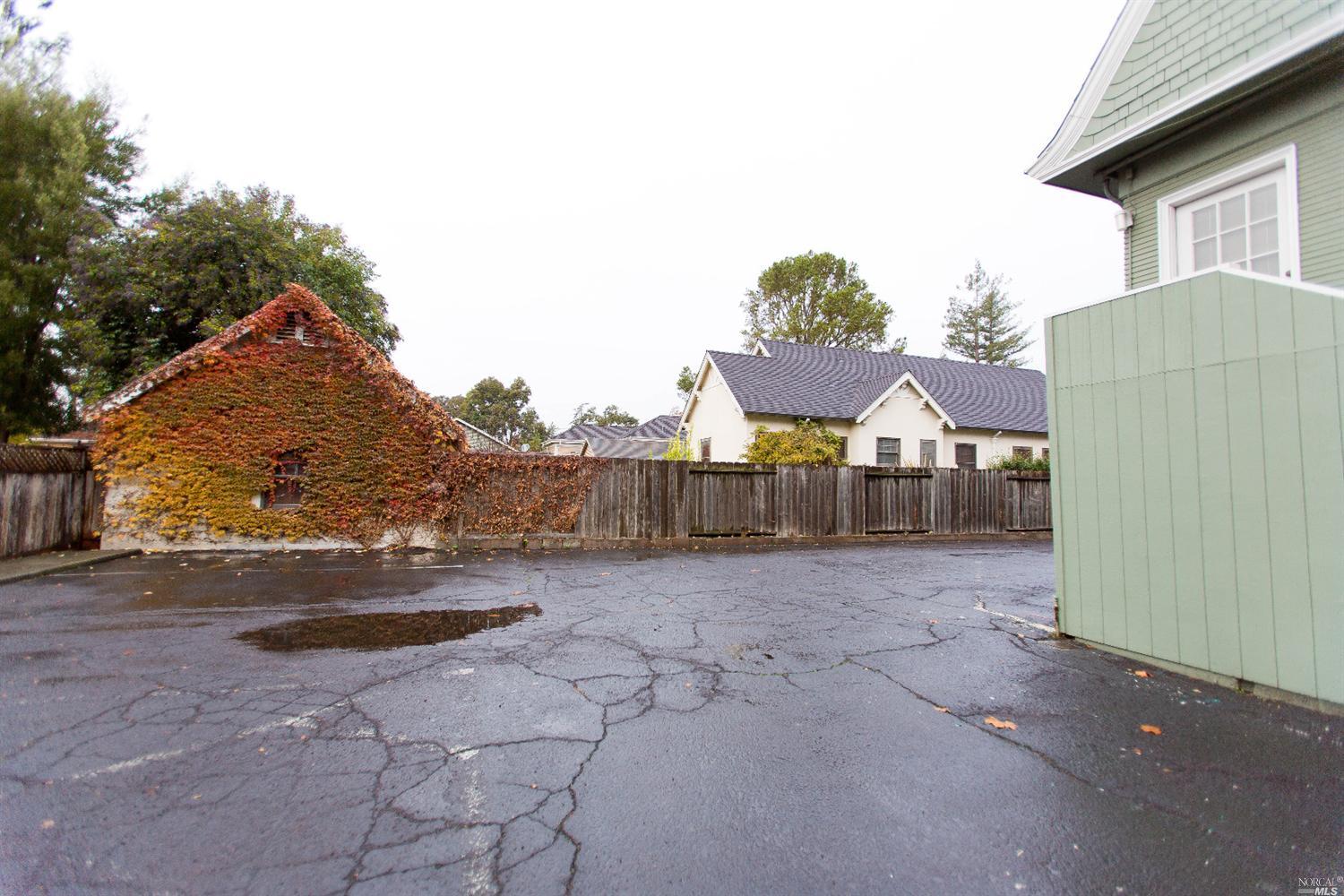 1801 Oak St, Napa, CA 94559 photo 3