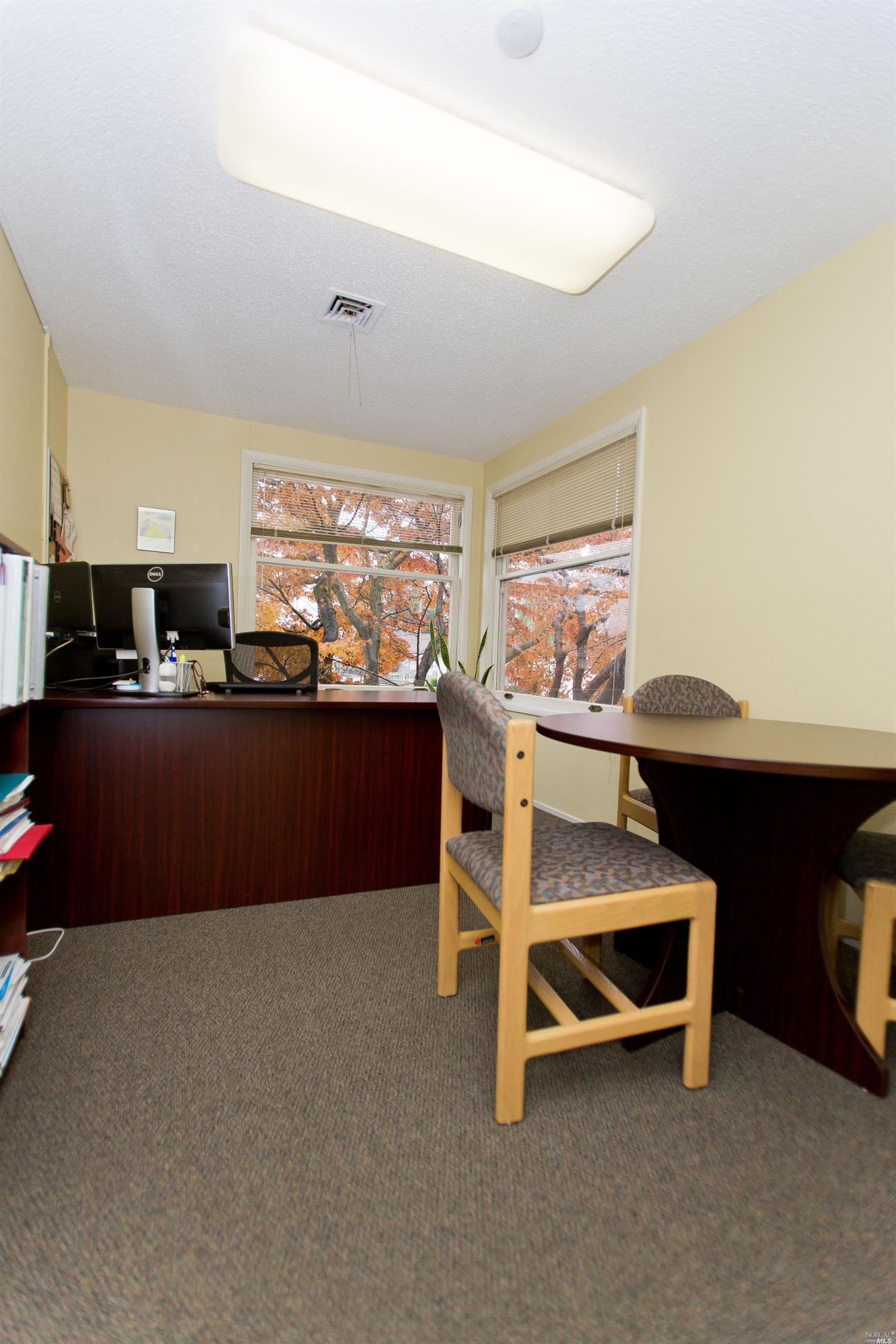 1801 Oak St, Napa, CA 94559 photo 22