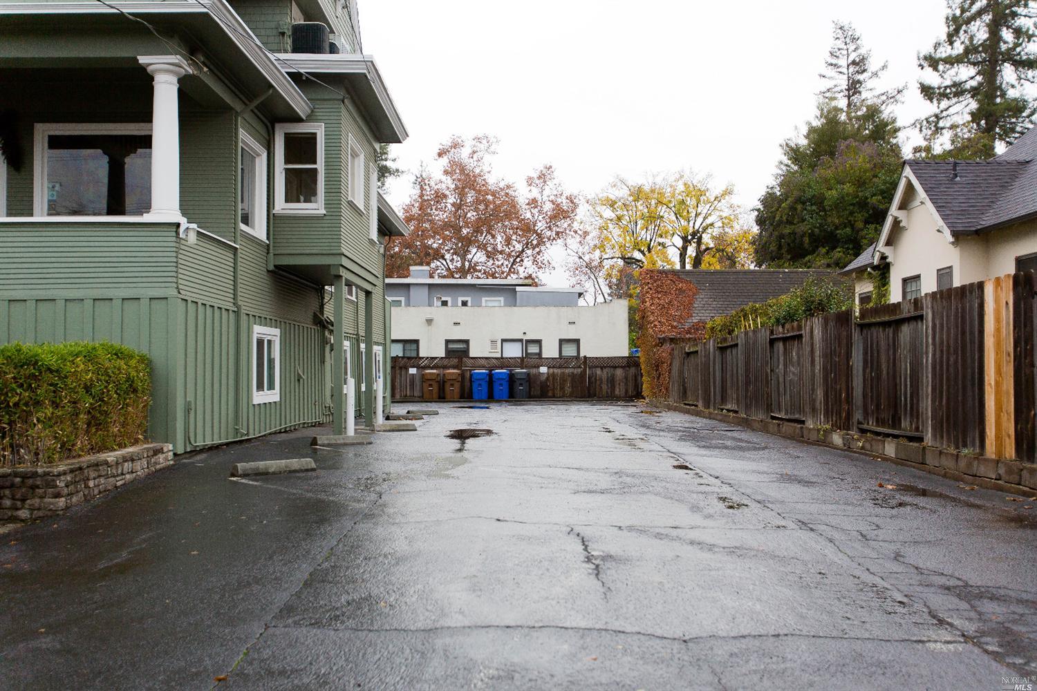 1801 Oak St, Napa, CA 94559 photo 2