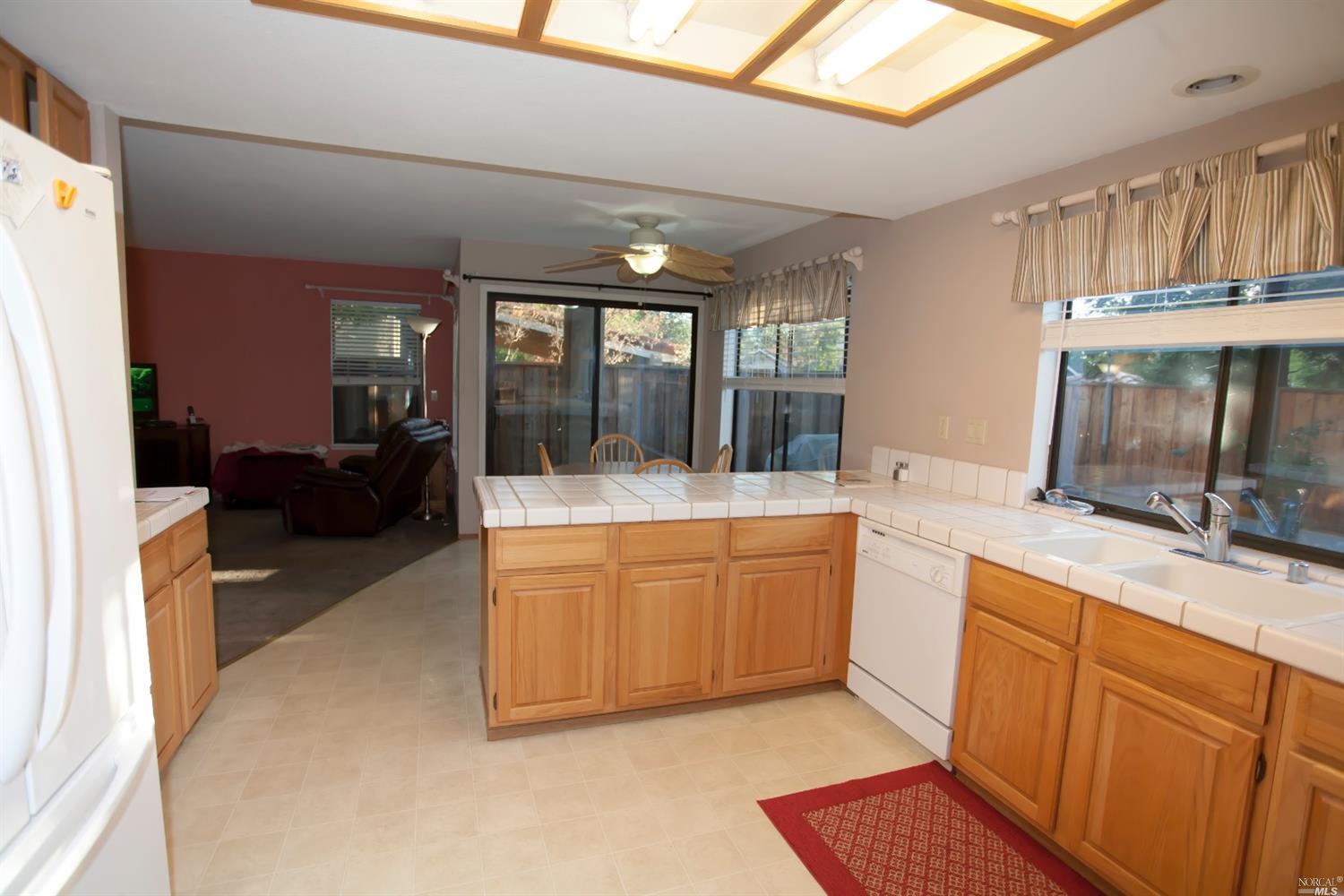 412 Foxwood Ct, Windsor, CA 95492 photo 8