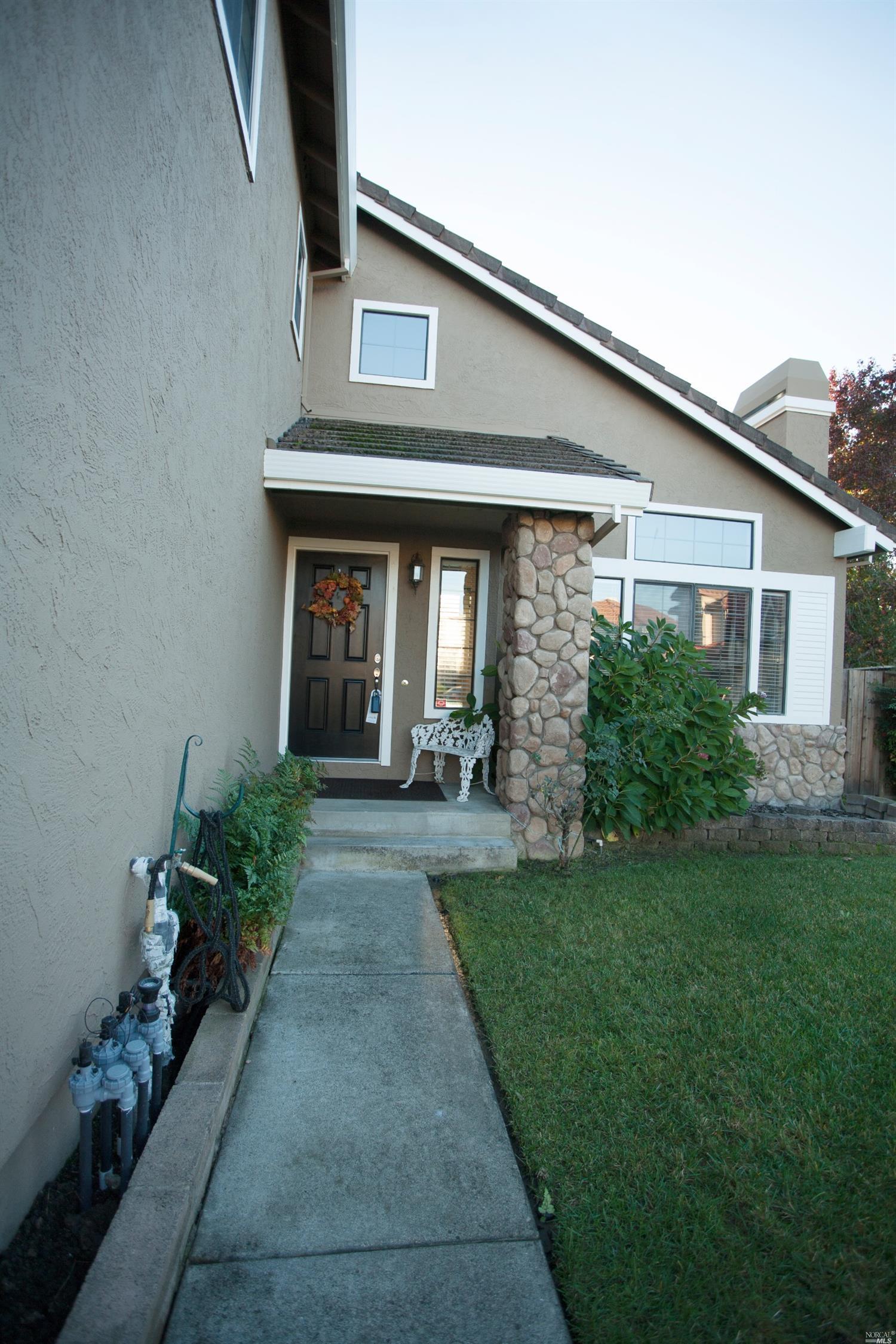 412 Foxwood Ct, Windsor, CA 95492 photo 3