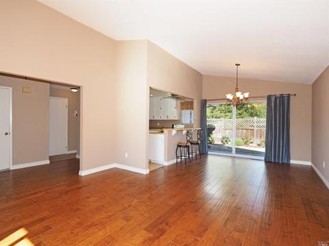 1137 Hillside Dr, Healdsburg, CA 95448 photo 4