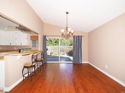 1137 Hillside Dr, Healdsburg, CA 95448 photo 5