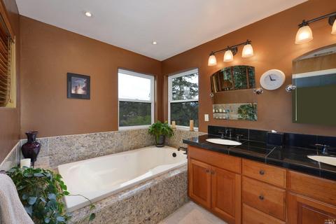 2374 Riverview Dr, Healdsburg, CA 95448 photo 10