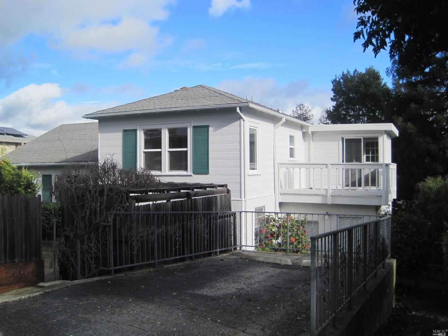 27 La Vuelta St, Vallejo, CA 94590 photo 3
