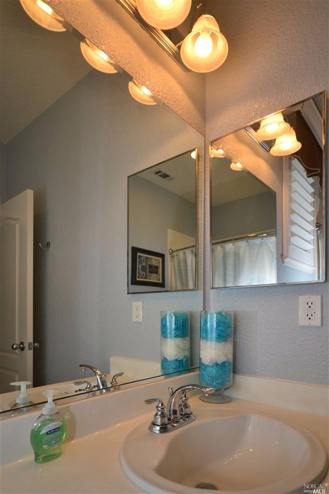 887 Hampton St, Vacaville, CA 95687 photo 7