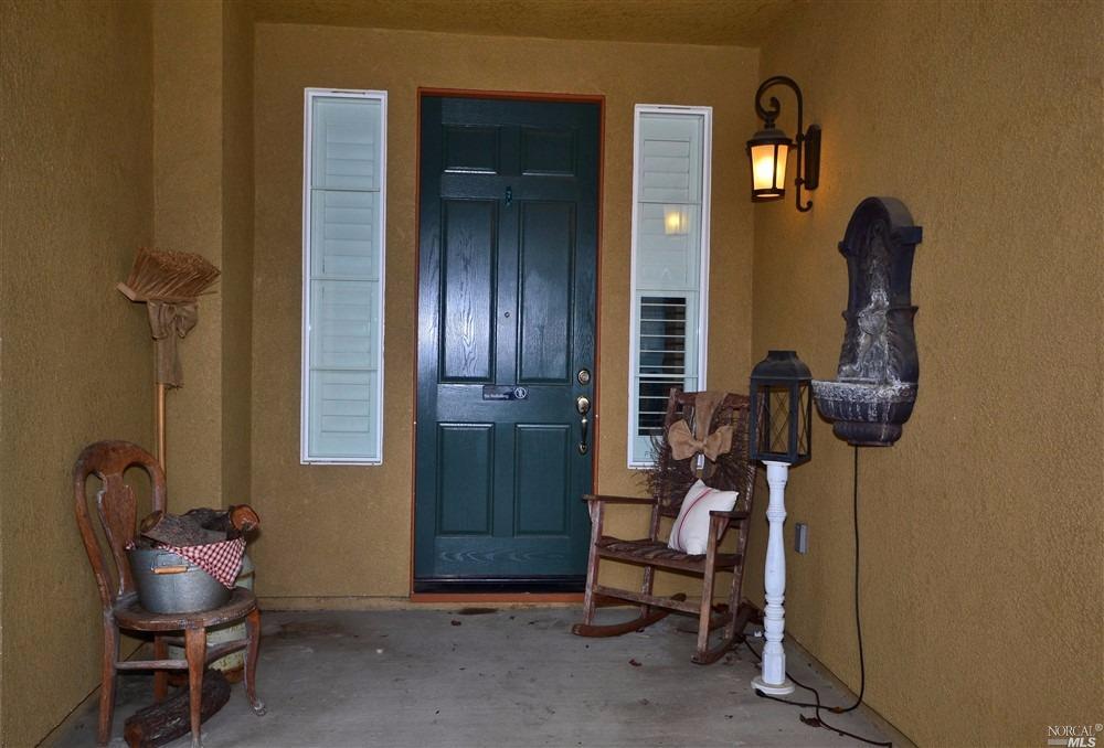 887 Hampton St, Vacaville, CA 95687 photo 2