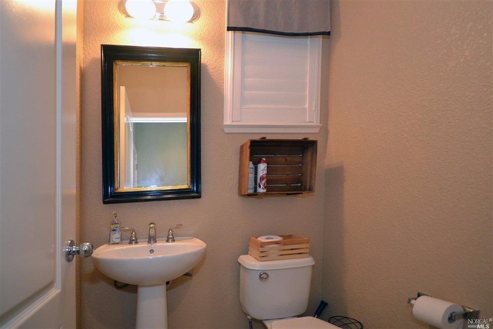 887 Hampton St, Vacaville, CA 95687 photo 15