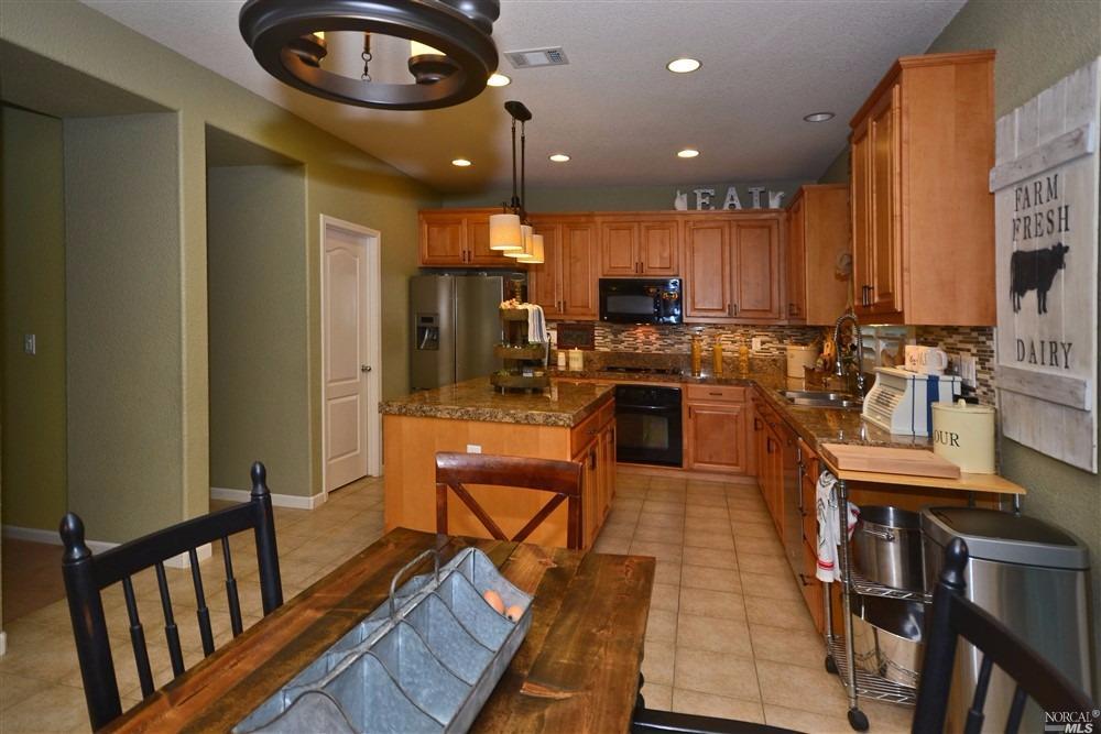 887 Hampton St, Vacaville, CA 95687 photo 12